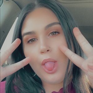 Meet your Posher, Olivia